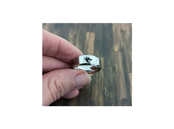 Bague homme gravé loup en titane
