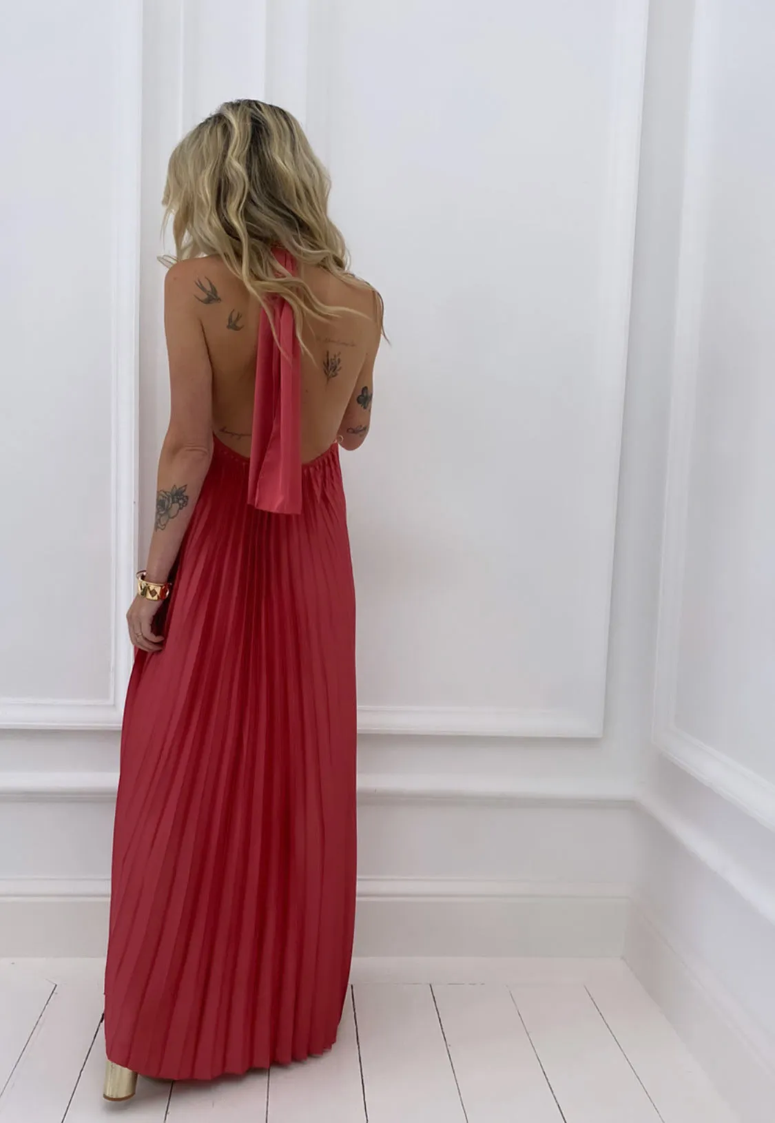 Robe “PEPEROSA” rose plissée dos nu