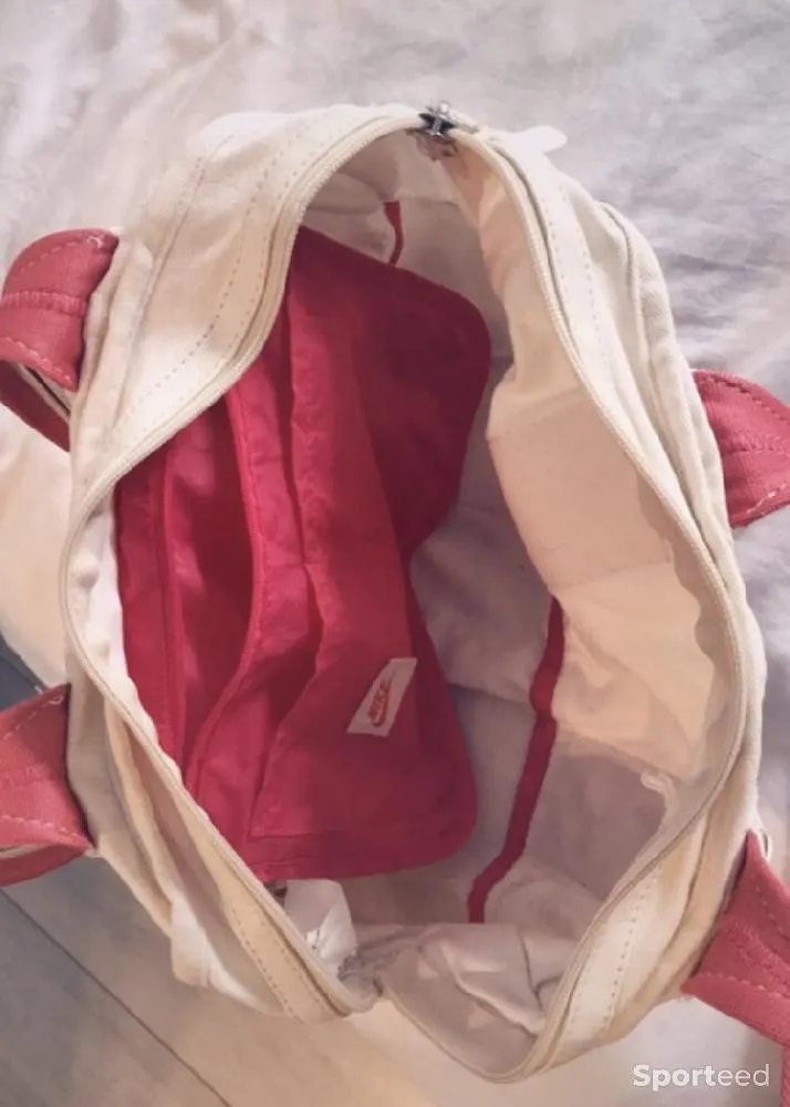 Sac de sport Nike d'occasion Ajouté le : 07/10/2021
